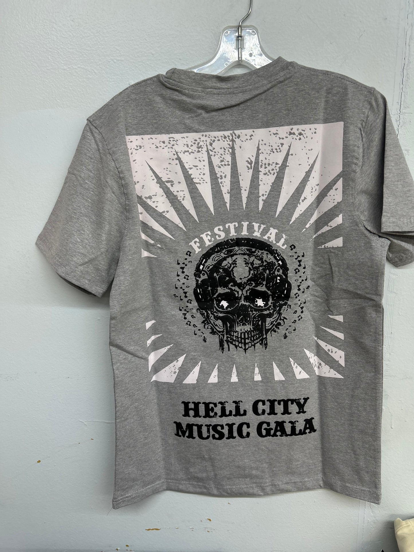 Men 2 piece out fits white and grey Hell City